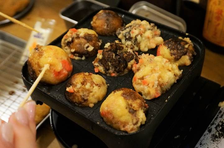 Kushikatsu 串カツ Deep-Fried Food on a Skewer たこ焼き