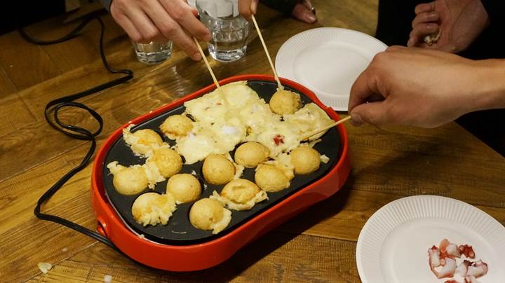 Takoyaki Paty - Emblem Hostel in Nishiarai Tokyo エンブレムホステル 西新井 東京