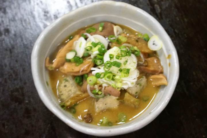 Organ meats in a Japanese style broth もつ煮込み - もつ焼き 稲垣 Grilled organ meat MOTSUYAKI INAGAKI