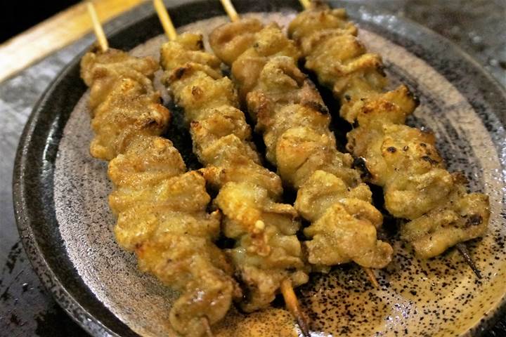 Grilled chicken skin 鳥皮 - もつ焼き 稲垣 Grilled organ meat MOTSUYAKI INAGAKI