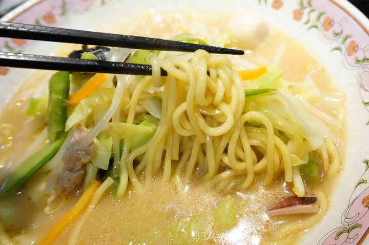 Gyoza OHSHO 餃子の王将 Champon Noodles with Seafood, Pork, and Vegetables in soy sauce pork bone based broth チャンポン