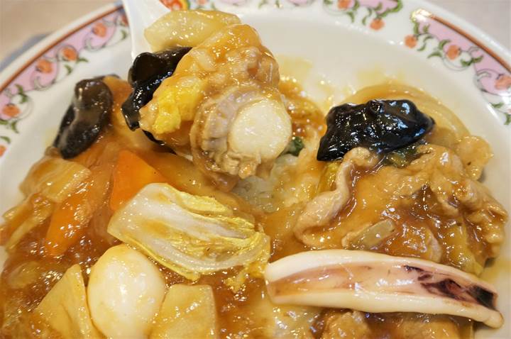 Gyoza OHSHO 餃子の王将 - Cantonese-style Eight Treasure Stir-fry on Rice 中華飯