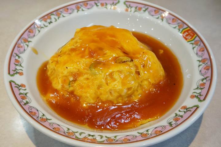 Gyoza OHSHO 餃子の王将 - Tenshin-Chahan: Crab Flavored Omelette on Fried Rice 天津炒飯