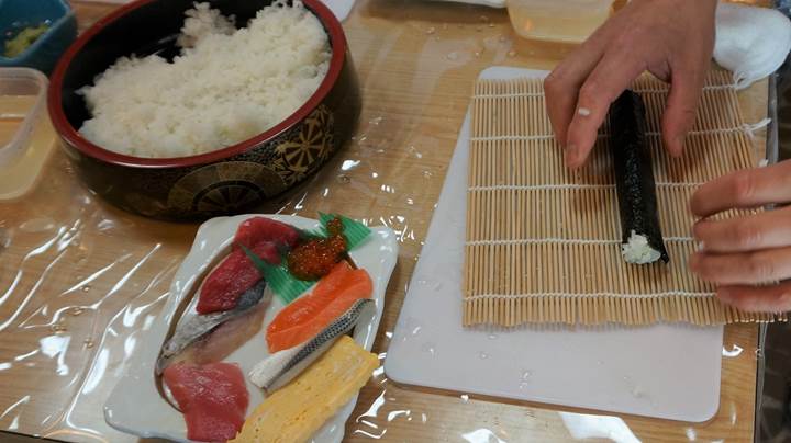 Sushi Making Experience at UOGASHI-SUSHI in Tokyo 東京 魚がし寿司 寿司握り体験