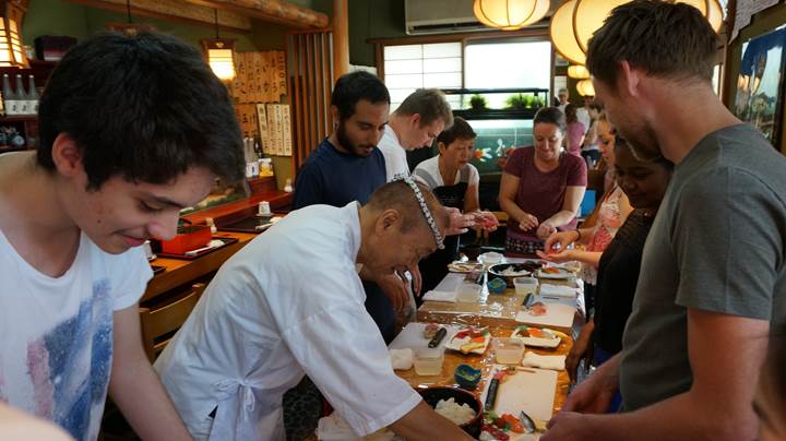 Sushi Making Experience at UOGASHI-SUSHI in Tokyo 東京 魚がし寿司 寿司握り体験