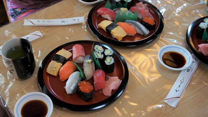 Sushi Making Experience at UOGASHI-SUSHI in Tokyo 東京 魚がし寿司 寿司握り体験