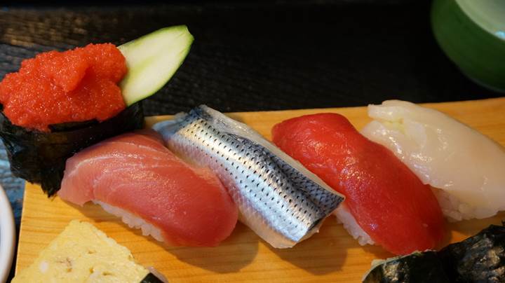 Sushi Making Experience at UOGASHI-SUSHI in Tokyo 東京 魚がし寿司 寿司握り体験