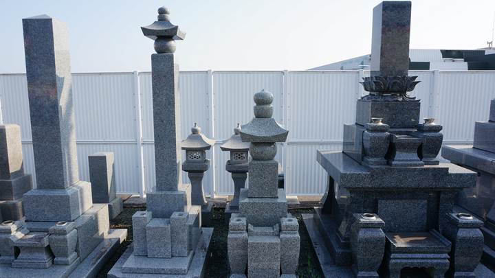 Japanese gravestones 墓石