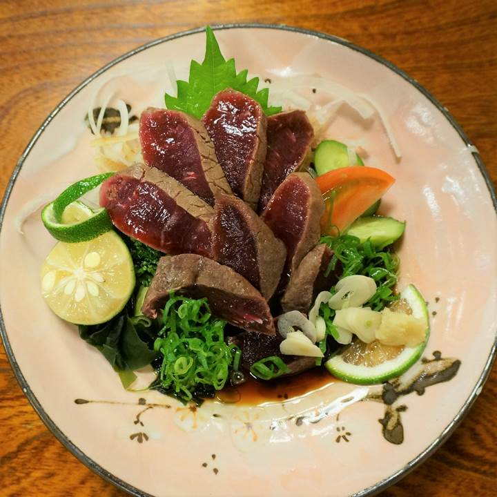 Whale sashimi 鯨のたたき 刺身