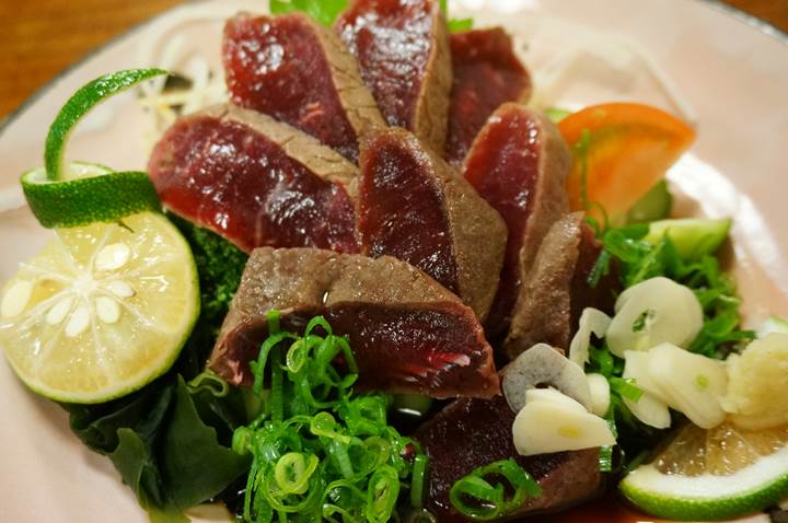 Whale sashimi 鯨のたたき 刺身