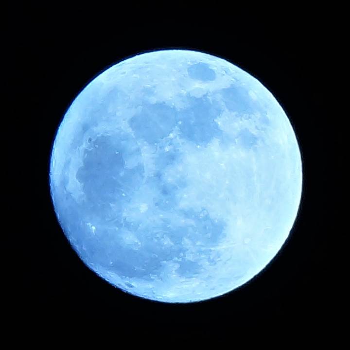 Moon 月