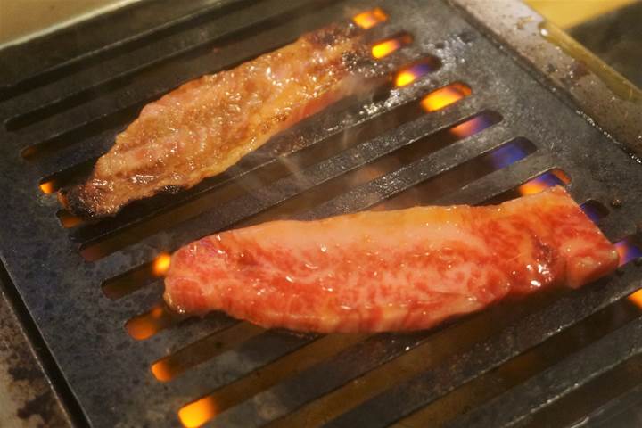 立喰い焼肉 治郎丸 Standing YAKINIKU (Barbecue) JIROUMARU