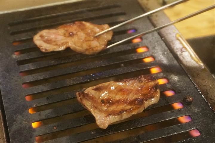 立喰い焼肉 治郎丸 Standing YAKINIKU (Barbecue) JIROUMARU