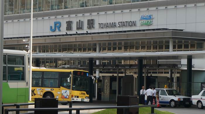 JR Toyama Station 富山駅