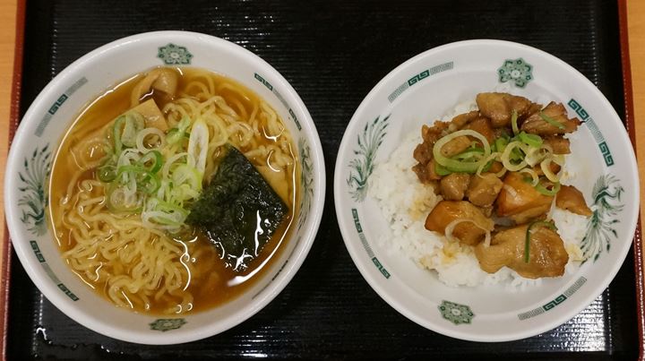 Half Syoyu Ramen, Yakitori Don of HIDAKAYA 日高屋 半ラーメン やきとり丼