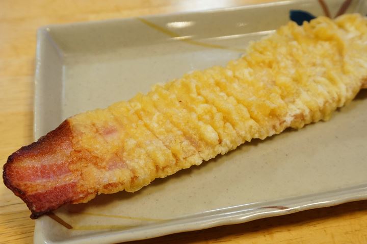 Long Bacon Tempura はみ出しベーコン天- Hanamaru Udon はなまるうどん