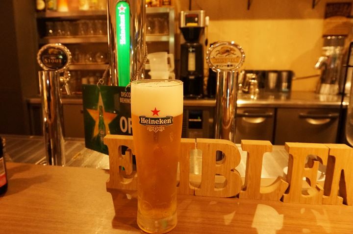 Café & Bar - Emblem Hostel in Nishiarai Tokyo エンブレムホステル 西新井 東京 - Heineken ハイネケン Beer ビール