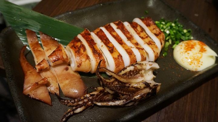 Grilled Squid イカの丸焼 - HIMONOYA ひもの屋
