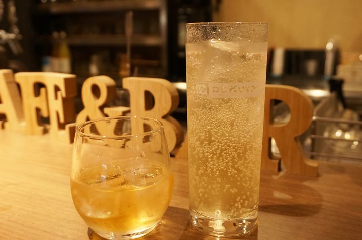 Café & Bar - Emblem Hostel in Nishiarai Tokyo エンブレムホステル 西新井 東京 - Plum Wine 梅酒 Umeshu