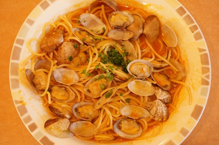 スープ入りトマト味ボンゴレ Spaghetti Vongole with Tomato スパゲッティ - Saizeriya サイゼリヤ