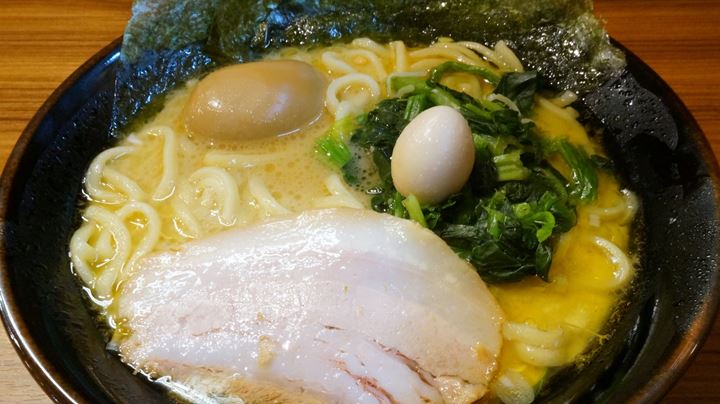 Ajitama (Seasoned Egg) Soy Sauce Ramen 味玉醤油ラーメン - ICHIKAKUYA Yokohama Iekei Ramen 横浜家系ラーメン 壱角家