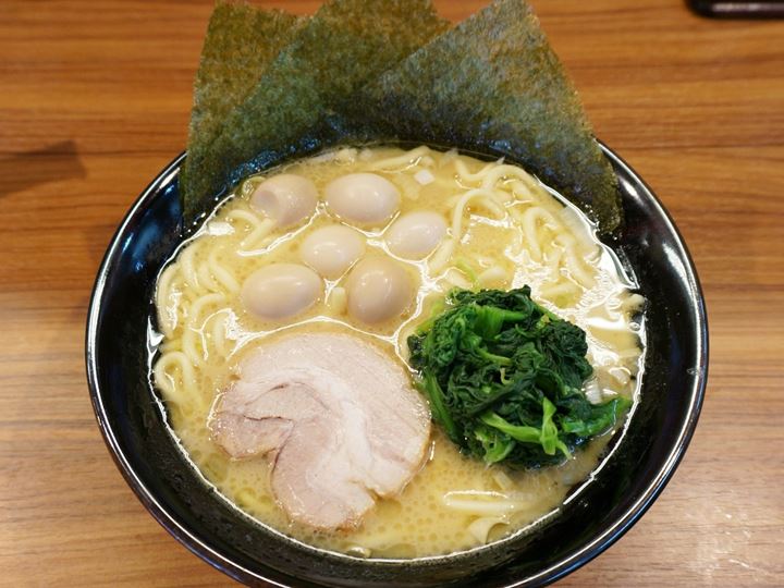 Soy Sauce Ramen with Quail Eggs 醤油ラーメン うずら - ICHIKAKUYA Yokohama Iekei Ramen 横浜家系ラーメン 壱角家