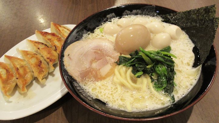 Ajitama (Seasoned Egg) Salt Ramen with Quail Eggs 味玉塩ラーメン うずら - ICHIKAKUYA Yokohama Iekei Ramen 横浜家系ラーメン 壱角家