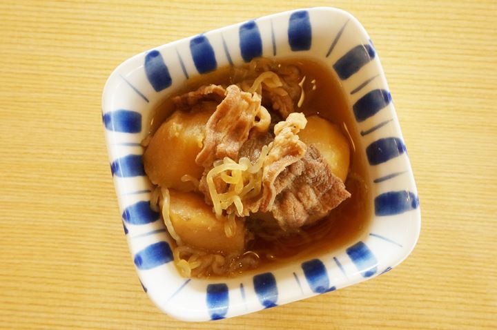 Japanese Potato and Meat Stew 肉じゃが - MAIDOOOKINI SHOKUDO まいどおおきに食堂
