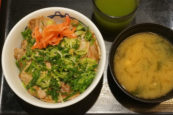 Extra Green Onions and Grilled Pork Bowl ネギたっぷりネギ塩豚肩ロース丼 - Matsuya 松屋