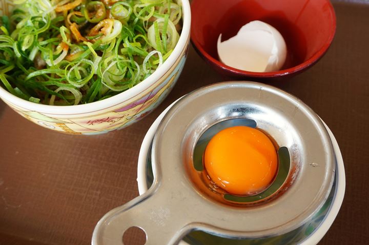 Gyudon with Green Onion and Raw Egg Small ねぎ玉牛丼ミニ - SUKIYA すき家