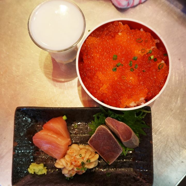 Salmon Roe Rice Bowl of UOKUSA in Ueno Tokyo 東京 上野 魚草 いくら丼