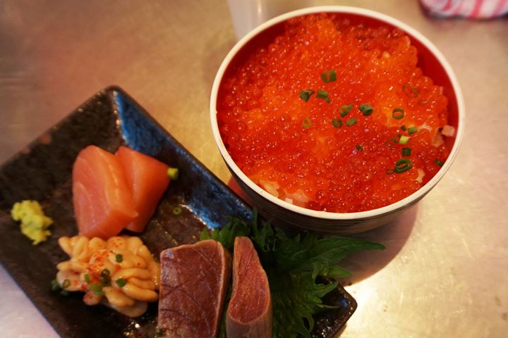 Salmon Roe Rice Bowl of UOKUSA in Ueno Tokyo 東京 上野 魚草 いくら丼