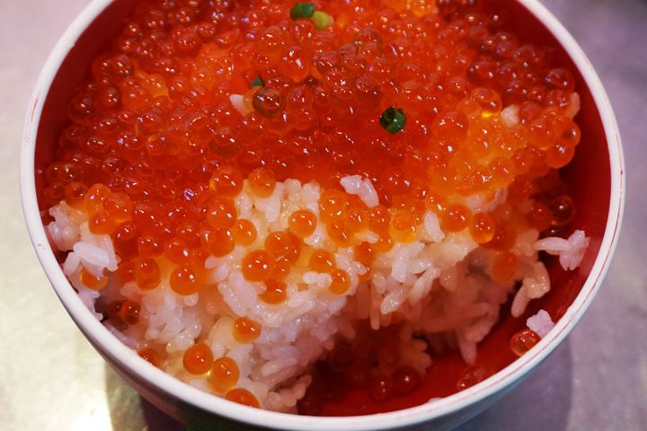 Salmon Roe Rice Bowl of UOKUSA in Ueno Tokyo 東京 上野 魚草 いくら丼