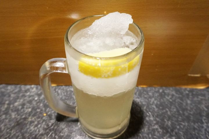 Sherbet Shochu with Fresh Lemon without Salt シャリ生レモン塩なし - YAKITORIDON Komagome Branch 焼鳥どん 駒込店