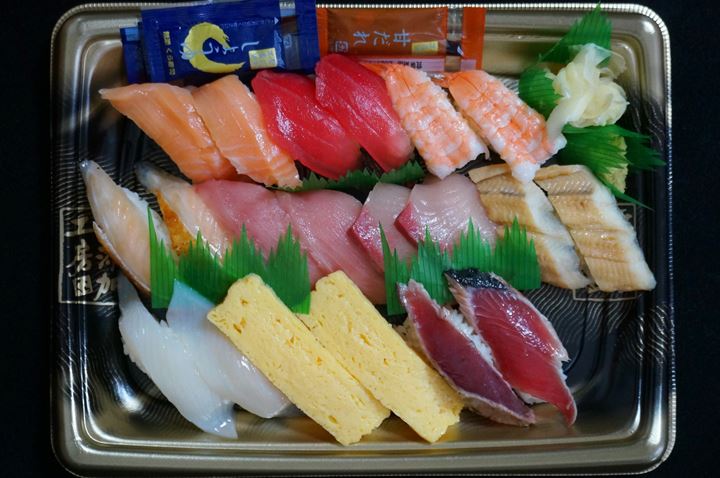 Conveyor Belt Sushi Restaurant (Sushi Go Round) KURASUSHI くら寿司 極旨人気10種セットTakeout