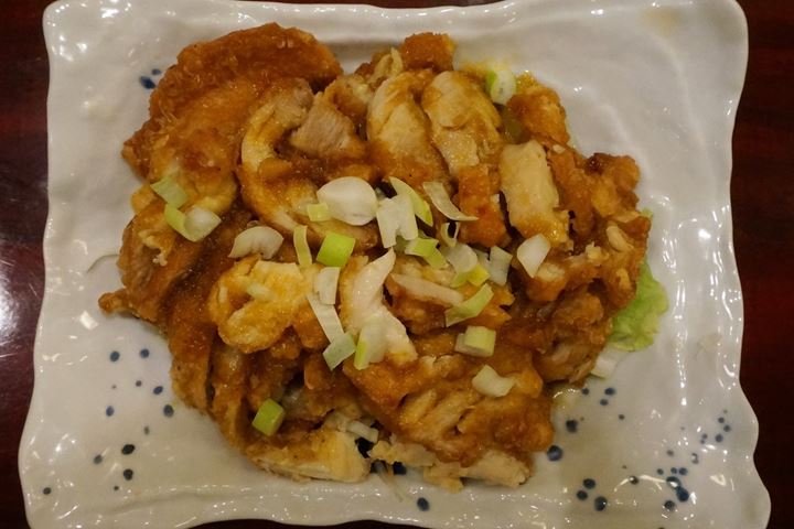 Deep Fried Chicken Thigh with Sweet and Sour Sauce Set Meal, Lunch Menu at YOSHIKI 良記（よしき）餃子酒場 竹ノ塚本店 ランチメニュー ユーリンチー（油淋鶏）定食