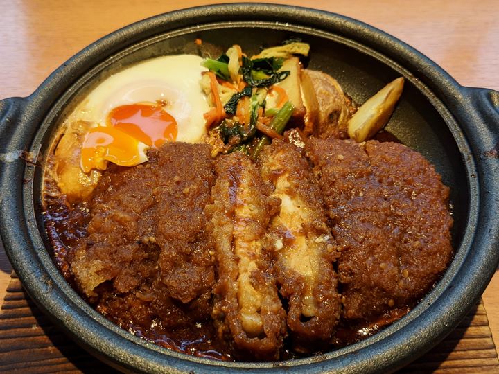やよい軒 JAPANESE TEISHOKU RESTAURANT YAYOI 味噌かつ煮定食 Pork Cutlet Simmered in Miso Sauce Teishoku