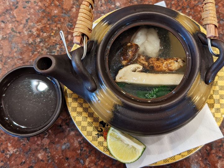 Steamed Dish in an Earthenware Teapot 土瓶蒸し Sushi CHOUSHIMARU すし 銚子丸 - 回転寿司 鮨