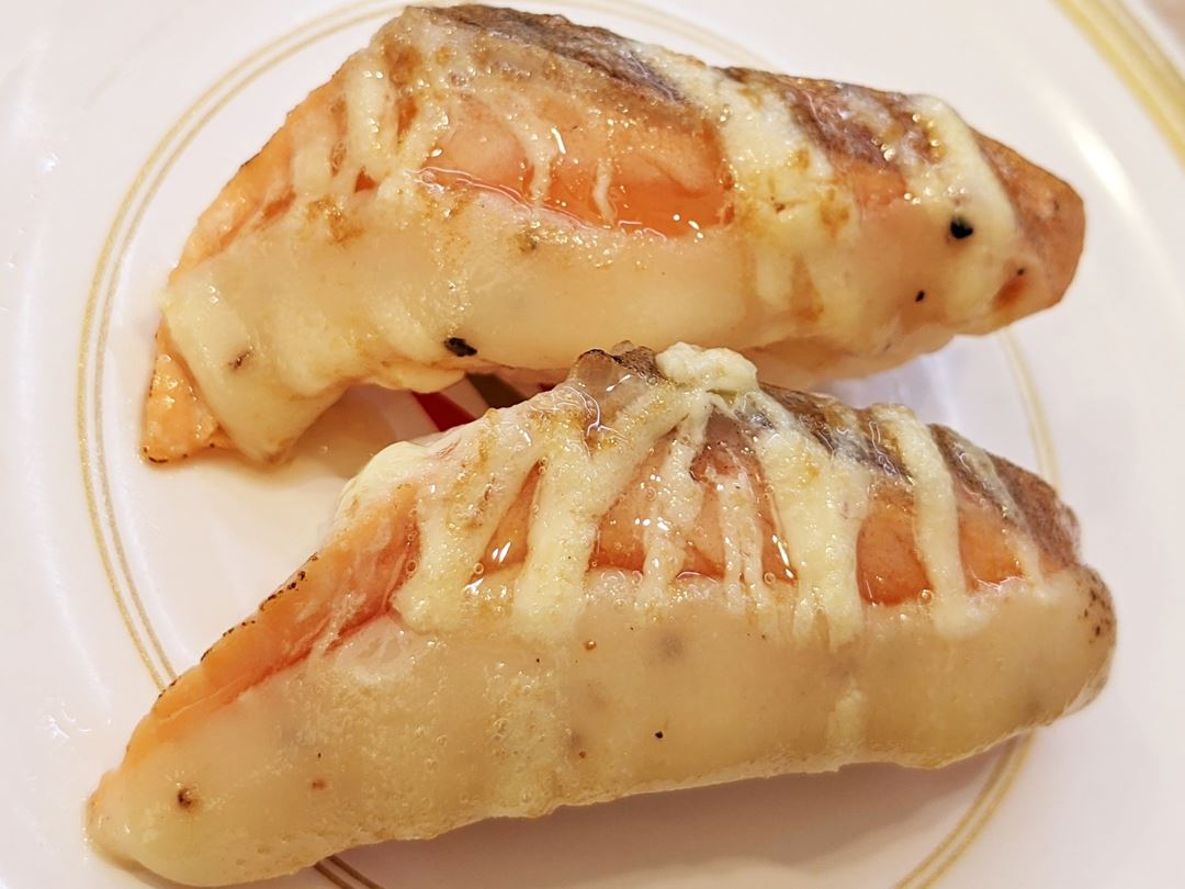Seared Salmon with Cheese and Mayonnaise サーモンチーズマヨ炙り KAPPASUSHI (KAPPAZUSHI) かっぱ寿司