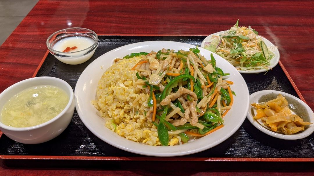 Stir-Fried Thinly Sliced Green Peppers and Meat with Fried Rice Lunch Set チンジャオロース炒飯セット YOSHIKI 良記（よしき）餃子酒場 竹ノ塚本店 ランチメニュー