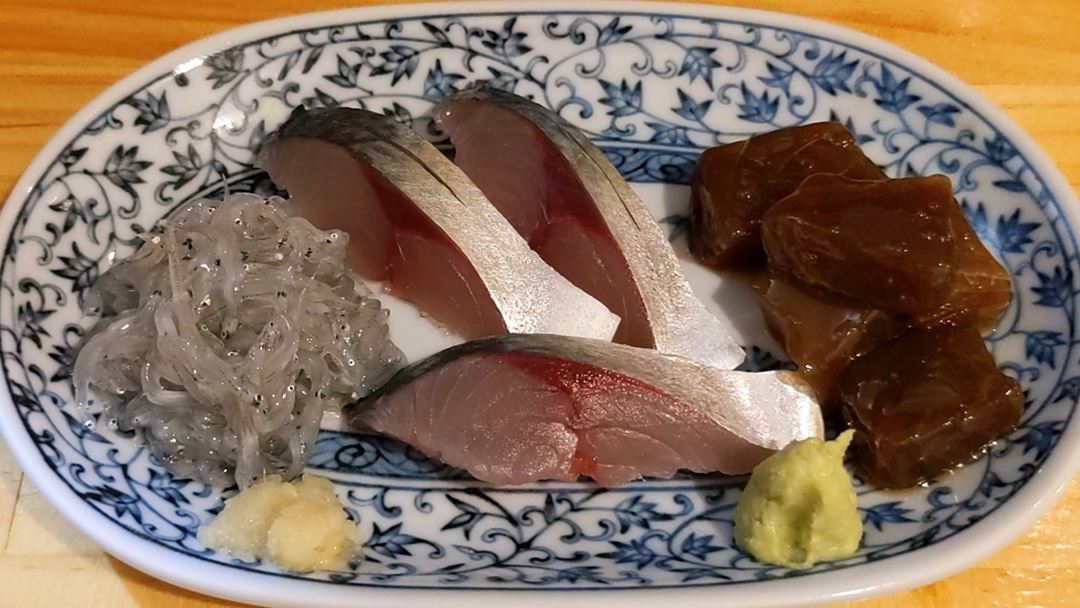Fresh Mackerel Sashimi Plate 刺身三種盛 Standing Bar KAMIYA 立ち呑み かみや