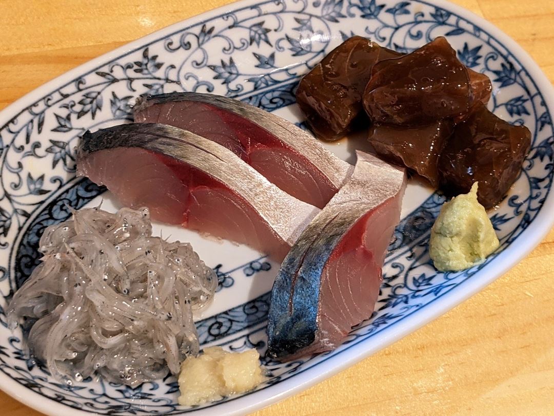Fresh Mackerel Sashimi Plate 刺身三種盛 Standing Bar KAMIYA 立ち呑み かみや
