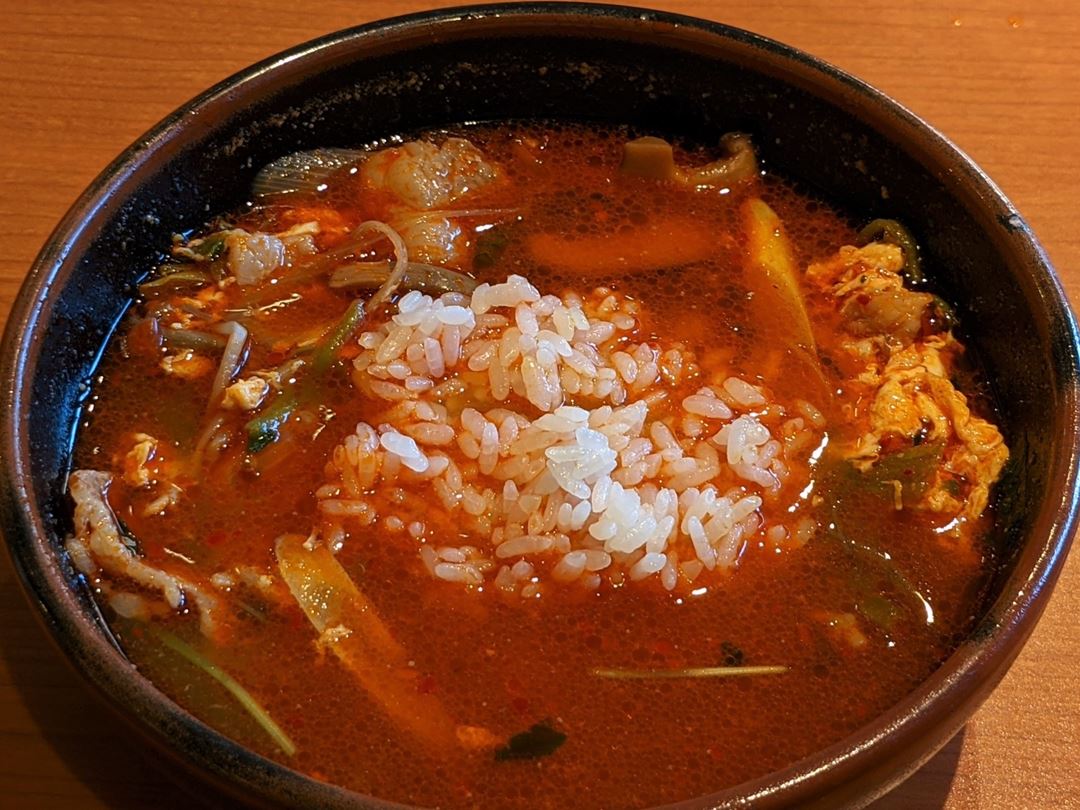 Yukgaejang Soup ユッケジャンスープ - Japanese Style Barbecue 焼肉 安楽亭 Yakiniku ANRAKUTEI