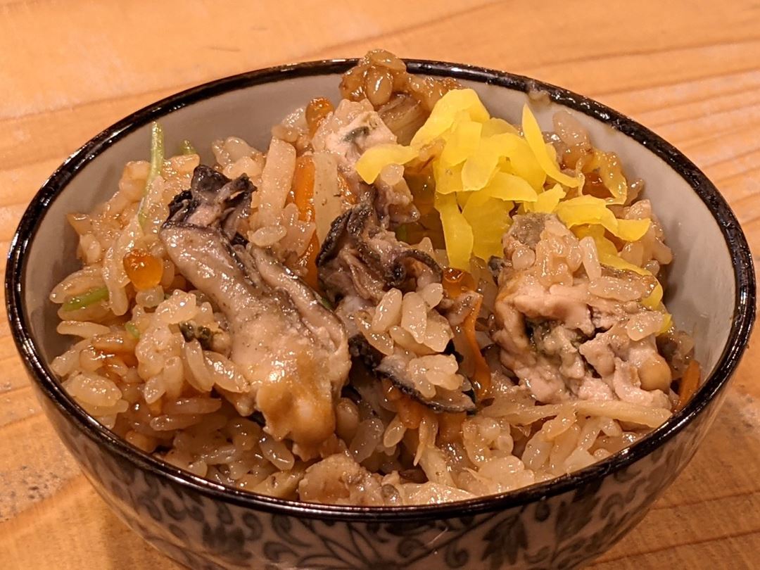 Oyster and Salmon Roe Kamameshi Rice 牡蠣とイクラの釜飯 Kochi Seafood RYOMA 高知 魚料理屋 活魚 漁ま