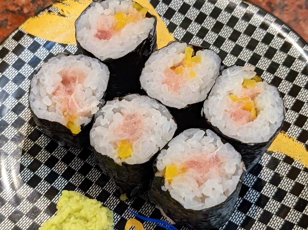 Fatty Tuna and Pickled Radish Roll とろたく巻 - Sushi CHOUSHIMARU すし 銚子丸 - 回転寿司 鮨