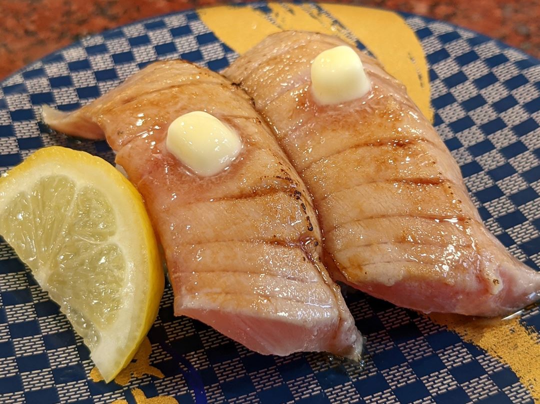 Seared Medium Fatty Tuna with Butter 中とろバター炙り - Sushi CHOUSHIMARU すし銚子丸 - 回転寿司 鮨