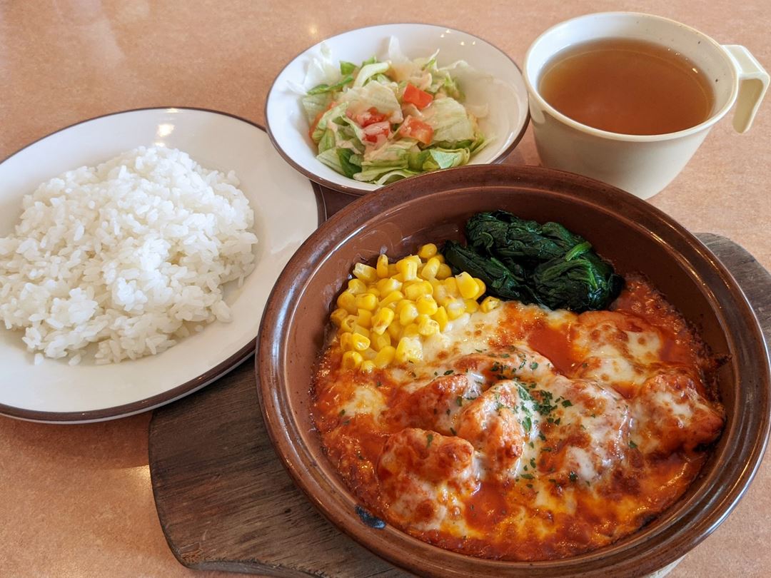 Lunch 500円ランチ Chicken with Cheese and Tomoto Sauce 鶏肉のトマトソース煮込み - Saizeriya サイゼリヤ
