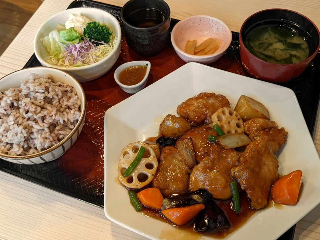 SUBUTA 酢豚 Sweet and Sour Pork Set Meal おおとや三元豚と野菜の黒酢あん定食 - Ootoya 大戸屋