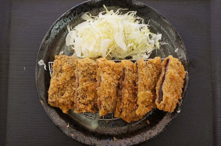 くじらカツ Breaded Deep Fried Whale KUJIRA SHOKUDOU Hokkai Suisan 北海水産 鯨食堂 鯨カツ