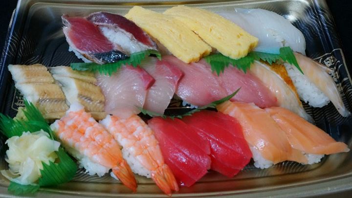 Conveyor Belt Sushi Restaurant (Sushi Go Round) KURASUSHI くら寿司 極旨人気10種セットTakeout